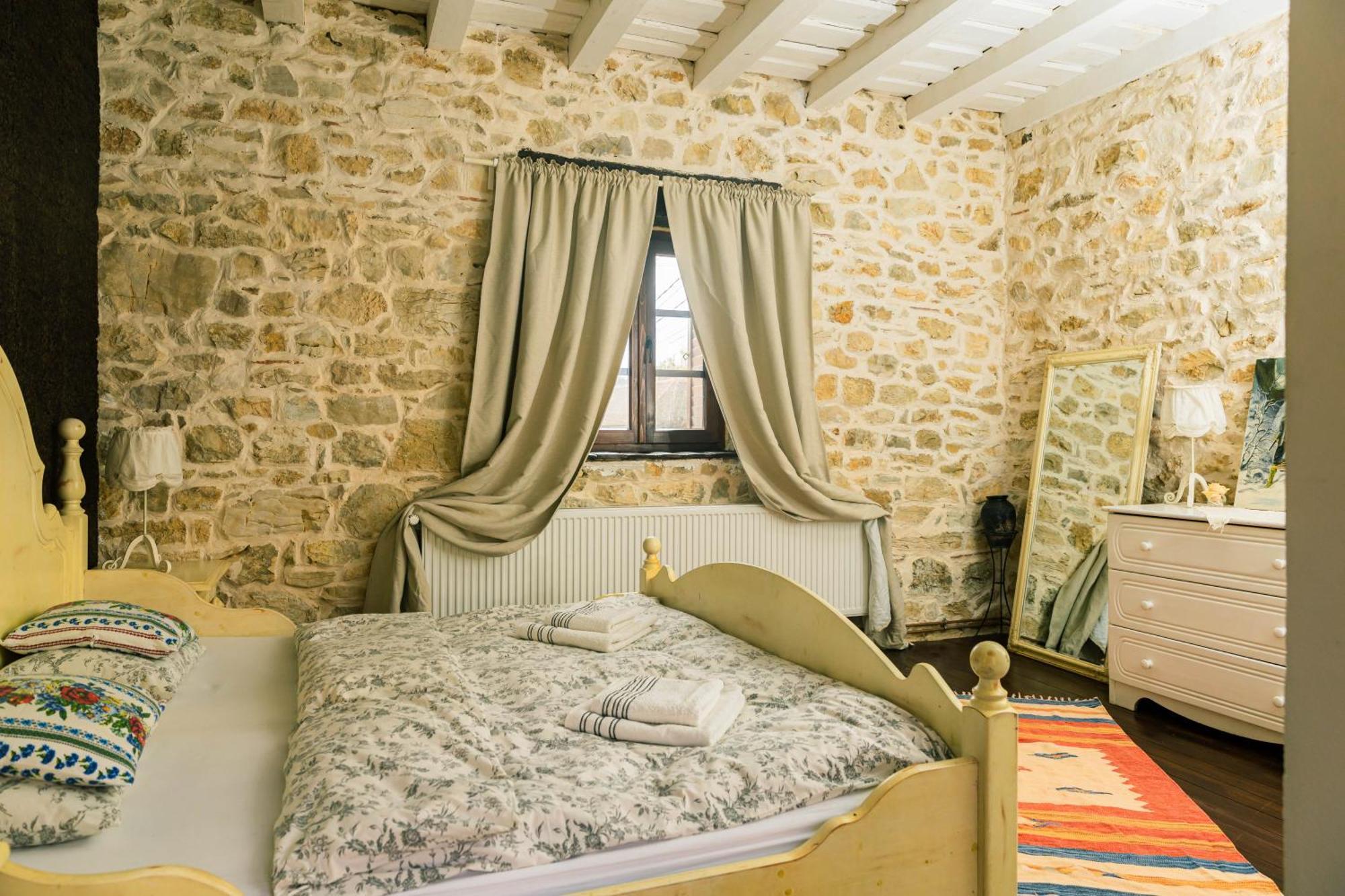 Casa Thea Cheile Nerei Hotel Szakalár Kültér fotó